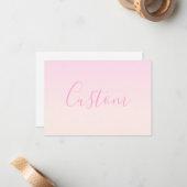 Jouw tekst | Elegant Script & Zachte Blush Roze Om Notitiekaartje (Voorkant / Achterkant in situ)