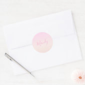 Jouw tekst | Elegant Script & Zachte Blush Roze Om Ronde Sticker (Envelop)