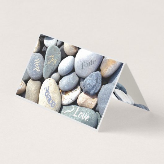 Jouw tekst Joy Hope Peace Faith Love Pebbles Kaart (Voorkant)