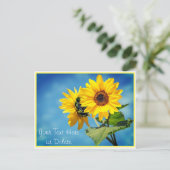 Jouw tekst-/kleurengele zonnebloemen en blauwe hem briefkaart (Staand voorkant)