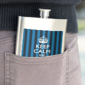 Jouw tekst op "Keep Calm Blue Stripes" Heupfles (Voorbeeld)