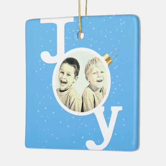 Joy bauble text on sky blue kerstfeestay keramisch ornament (Links)