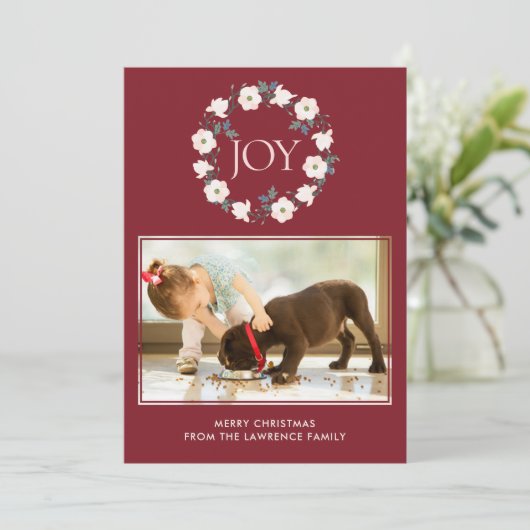 Joy Blush Bourgondië Floral krans Kerstmis Foto Feestdagenkaart (Staand voorkant)