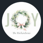 Joy Blush Green Christmas Krans Waterverf Ronde Sticker<br><div class="desc">Als u nog meer aanpassingen nodig hebt,  kunt u mij op yellowfebstudio@gmail.com vrij klikken.</div>