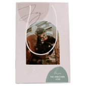 Joy Christmas | Moderne fotovakantieverpakking Medium Cadeauzakje (Voorkant)