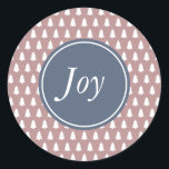 Joy Christmas Tree Pattern Blauw Wit Paarse Roos Ronde Sticker<br><div class="desc">Wit kerstboompatroon op paarse rozen achtergrond met de tekst 'Joy' in de hedendaagse typografie op een blauw label. Als u hulp nodig hebt,  neem dan contact met ons op via onze winkel.</div>