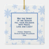 Joy! Festive Baby Blue Snowflakes Kerstfoto Keramisch Ornament (Achterkant)
