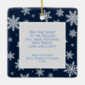 Joy! Kerstfoto van Navy Blue en White Snowflakes Keramisch Ornament (Achterkant)