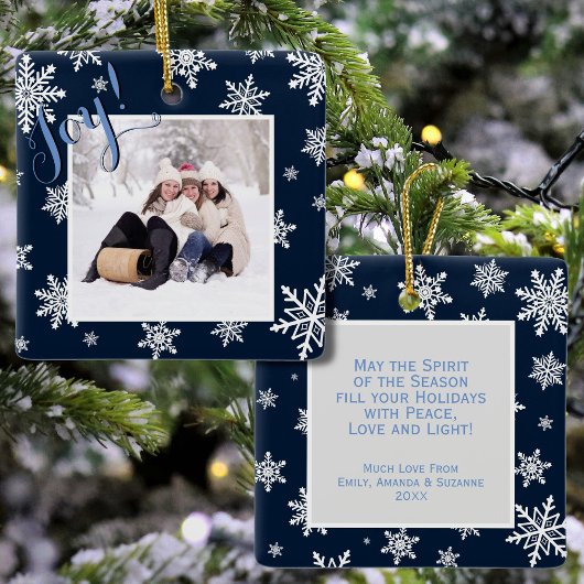 Joy! Kerstfoto van Navy Blue en White Snowflakes Keramisch Ornament