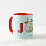 Joy Kerstmis en Dollar Holly Berries Kustal Mok<br><div class="desc">Een kustontwerp met de naam 'Joy Kerstmis',  met een zanddollar omhuld met de kerst-heilige en bessen op een lichte turkooisachtergrond. Ideaal voor feestelijk design voor het kerstseizoen.</div>
