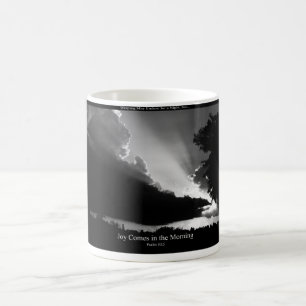 Joy komt 's ochtends koffiemok