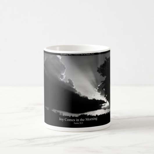 Joy komt 's ochtends koffiemok (Center)