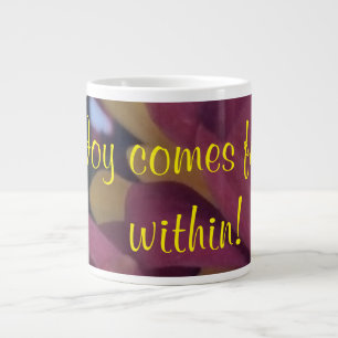 Joy komt van binnen grote koffiekop