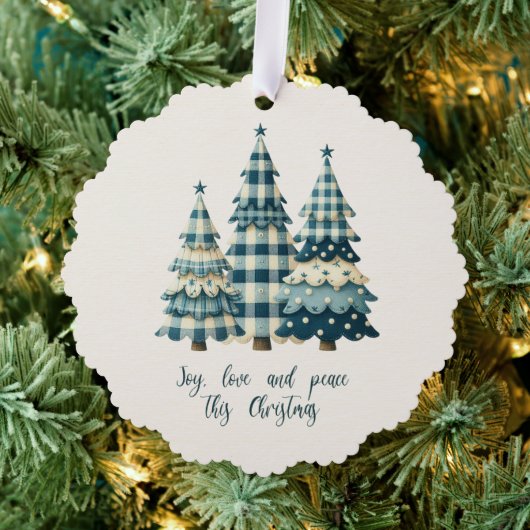 Joy, Love and Peace Blauwe geruite kerstbomen Ornament Kaart (Insitu (Drie))