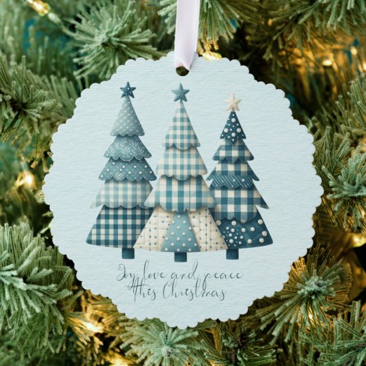 Joy, Love and Peace Blauwe geruite kerstbomen Ornament Kaart (Insitu (Drie))