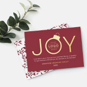 Joy Modern Gold en Garnet Red Logo Ornament Folie Feestdagenkaart