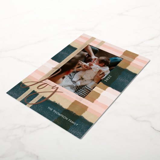 Joy | Moderne groene en roze Waterverf foto Folie Feestdagenkaart (Gedraaid)