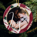 Joy | Moderne maroon & groene Waterverf foto Keramisch Ornament<br><div class="desc">Moderne en stijlvolle maroon en groen lichtvormig foto-ornament kerstfoto. Het ontwerp kenmerkt ons origineel plaid patroonontwerp met "Joy"manuscriptbekleding. Pas je aan met je eigen speciale familiefoto op de voor- en achterkant. Originele waterverf van een kunstwerk van de Mudthology Papery.</div>