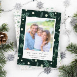 Joy Peace Love Waterverf Winter Greenery Foto Feestdagenkaart<br><div class="desc">Moderne en eenvoudige Kerstmis | Vakantiefootkaart op een groene en witte wintergroene achtergrond. Voor meer geavanceerde aanpassing van dit ontwerp,  te klikken gelieve de BUTTON van het TOOL VAN HET ONTWERP BLAUW om doopvont,  grootte,  en kleur te veranderen.</div>