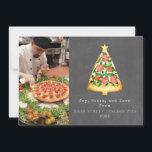 Joy Pizza Love Kerstmis Italiaans Chalkboard Foto Feestdagenkaart<br><div class="desc">Illustratie van de pizzapplak met sterren in de vorm van een kerstboom. Achtergrond is het karton geïnspireerd. Pas de naam,  het jaar,  en de foto aan.</div>