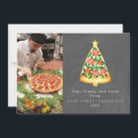 Joy Pizza Love Kerstmis Italiaans Chalkboard Foto Feestdagenkaart<br><div class="desc">Illustratie van de pizzapplak met sterren in de vorm van een kerstboom. Achtergrond is het karton geïnspireerd. Pas de naam,  het jaar,  en de foto aan.</div>