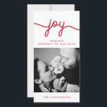Joy Red Modern Script-kerstfotokaart Feestdagenkaart<br><div class="desc">Verstuur je vrienden,  familie en geliefden een feestvreugde met deze klassieke en stijlvolle fotokaarten met een rood script bovenaan en je favoriete foto. Uitzicht het overeenkomende collectie in de Young Wanderlust store!</div>