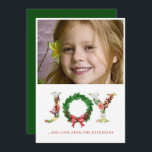 Joy script kerstfloral met aangepast formaat Ho Feestdagenkaart<br><div class="desc">Moderne traditionele kerstbezielende wintervakantiefamiliekaart met JOY floral script,  met rode holly bessen,  blauwe takken en een rode boog.           Personaliseer dit met uw afbeelding (horizontaal georiënteerd) en tekst!</div>