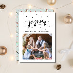 Joyeux Noel Boho Bird Familie Fotokerstfeest Feestdagenkaart<br><div class="desc">Leg de warmte en grilligheid van het vakantieseizoen vast met onze Joyeux Noel Boho Bird Family Photo Christmas-Kaart. Met een charmant boho vogelpatroon op de achterkant en "Joyeux Noel" op de voorkant, is deze kaart ontworpen om een gezellig, oprechte gevoel te geven aan uw vakantie groeten. Perfect voor het delen...</div>