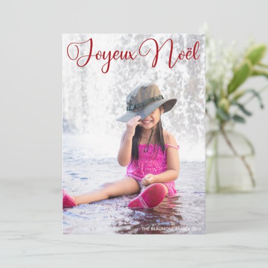 Joyeux Noël Chic Rood Script Frans Familie Foto Feestdagenkaart (Staand voorkant)