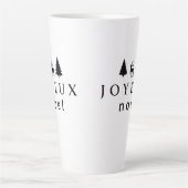 Joyeux Noel kerstontwerp met sneeuwvlokken Latte Mok (Voorkant)