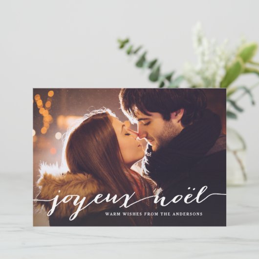 Joyeux Noël Rustic Script Kerstfoto Feestdagenkaart (Staand voorkant)