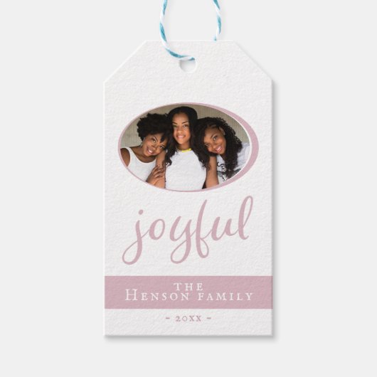Joyful Blush Pink Kerstfeestdag Foto Cadeaulabel (Voorkant)
