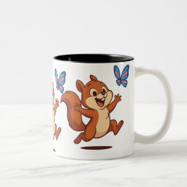 Joyful Chase – Happy Squirrel & Butterfly Tweekleurige Koffiemok