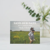 Joyful Couple Wedding Save Announounding Briefkaar Aankondigingskaart (Staand voorkant)