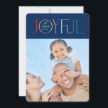 JOYFUL FAMILY FOTO modern elegant donker kleurrijk Feestdagenkaart<br><div class="desc">door kat massard >>> WWW.SIMPLYSWEETPAPERIE.COM <<<< Een elegant kaartontwerp met de quote "JOYFUL" met een gecombineerd elegant scripttype met seriële typografie en een leuk patroon aan de achterzijde, waardoor u de mogelijkheid hebt om een persoonlijk bericht met de hand te schrijven. Met trendy vierkante foto aan de voorkant voor je...</div>