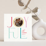 JOYFUL FAMILY FOTO modern elegant icoon kleurrijk Feestdagenkaart<br><div class="desc">door kat massard >> WWW.SIMPLYSWEETPAPERIE.COM <<< een elegant kaartontwerp met de prijsopgave "JOYFUL" met een gecombineerd elegant scripttype met serif typografie en een duidelijke kleur op de achterzijde,  zodat u een persoonlijk bericht kunt afgeven. Met trendy bewerkte vierkante foto op de voorkant voor je favoriete foto!</div>