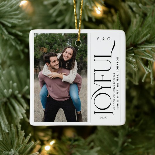 Joyful First Christmas Engaged Couples Photo Keramisch Ornament (Boom)