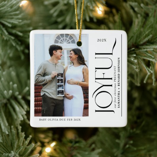 Joyful First Christmas Pregnant Photo Couple Keramisch Ornament (Boom)