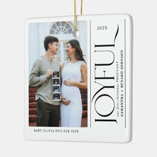 Joyful First Christmas Pregnant Photo Couple Keramisch Ornament (Links)