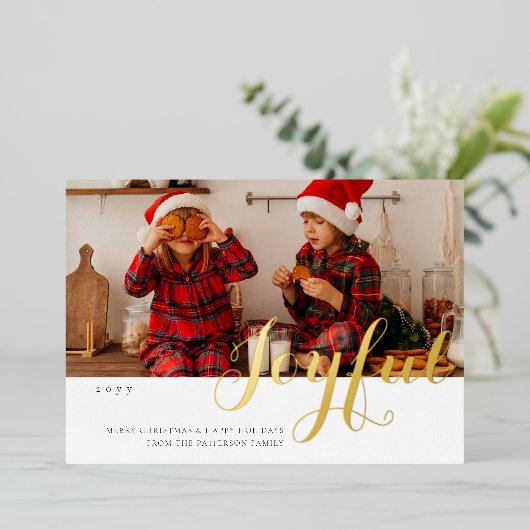 Joyful Kerstfamilie Foto modern script Folie Feestdagenkaart (Staand Voorkant)