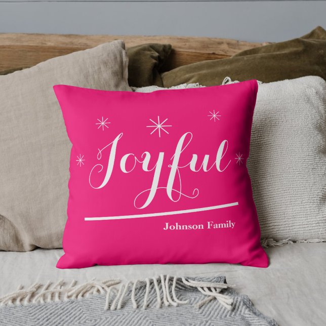 Joyful Kerstmis - Persoonlijke familienaam Hot Pin Kussen (Add some Joyful spice to the holidays with these hot pink throw pillows.)
