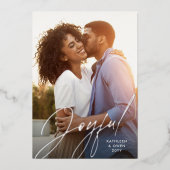 Joyful modern script zilveren marvy kerstfoto folie feestdagenkaart (Voorkant)