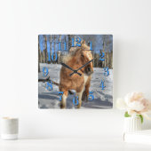 Joyful Palomino Pinto Horse and Snow Vierkante Klok (Huis)