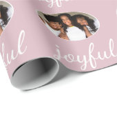 Joyful Pastel Pink Script Kerstfeestdag Foto Cadeaupapier (Rol Hoek)
