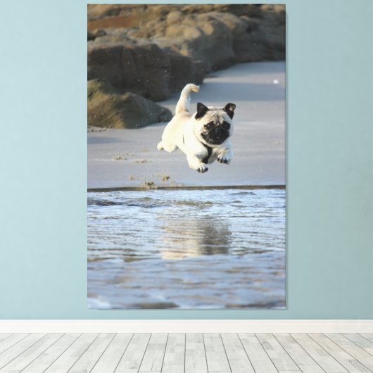 Joyful Pug Leaping by the Ocean Canvas Afdruk (Insitu (Houten vloer))