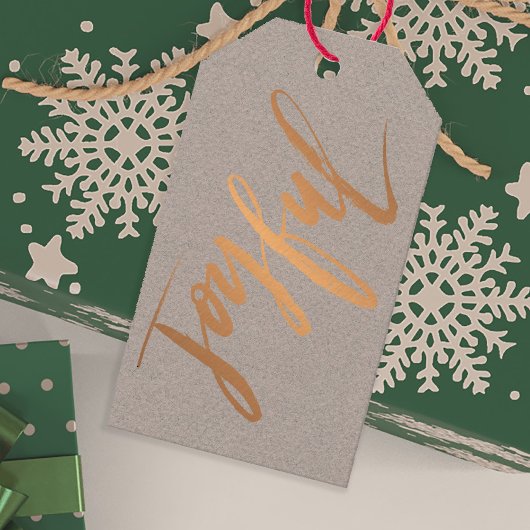 Joyful Red Gold-geborsteld script op grijs kraftpa Cadeaulabel