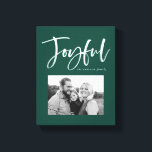 Joyful Script | Groen Canvas Afdruk<br><div class="desc">Show van uw favoriete foto in stijl met onze Joyful het canvasdruk van het Manuscript. De canvasafdruk kenmerkt het woord "Joyful"in een wit,  hand-briefed manuscript met uw foto die in groen wordt ontworpen. Pas de druk aan door jouw naam of douanetekst toe te voegen.</div>