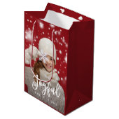 Joyful Script Moderne Kerstmis | Holiday-foto Medium Cadeauzakje (Voorkant Gekanteld)