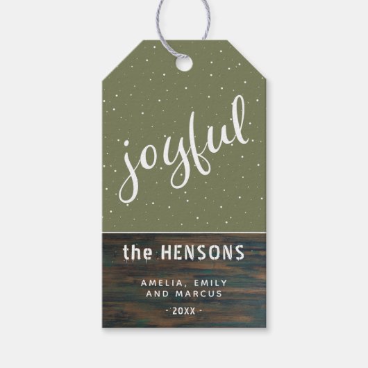 Joyful Script Rustic Wood Olive Green Holiday Cadeaulabel (Voorkant)