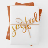 Joyful Script Snowflakes Oranje Holiday Inpakpapier Vel (In situ)